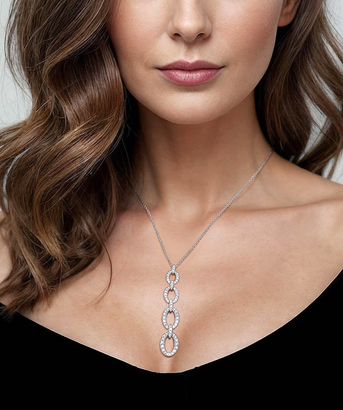 14K White Gold Graduating Diamond Oval Link Drop Pendant Necklace