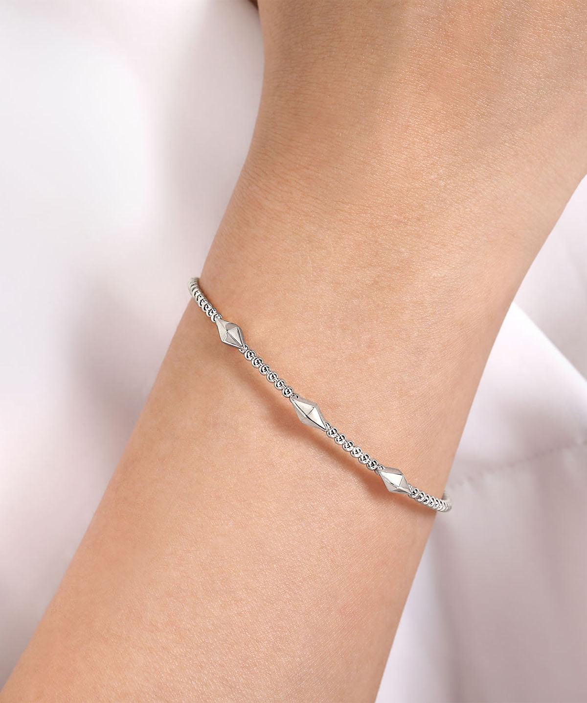 14K White Gold Bujukan Pyramid Stations Bangle