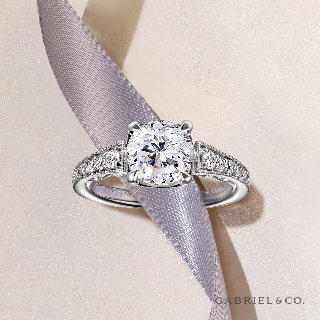 Online vs In-Store: Where Should I Buy an Engagement Ring? The Unbiased Guide!