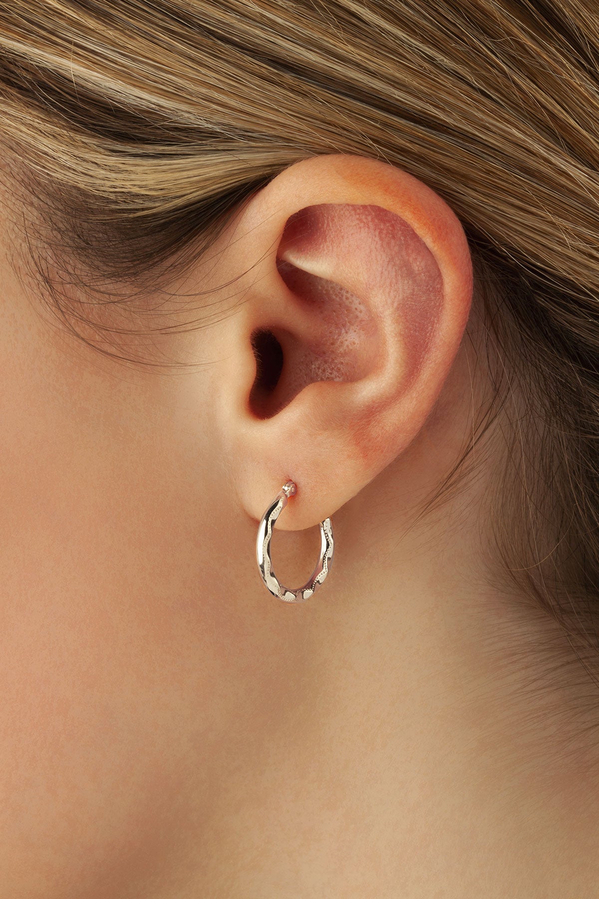 14K White Gold Small Fancy Shell Hoop Earrings