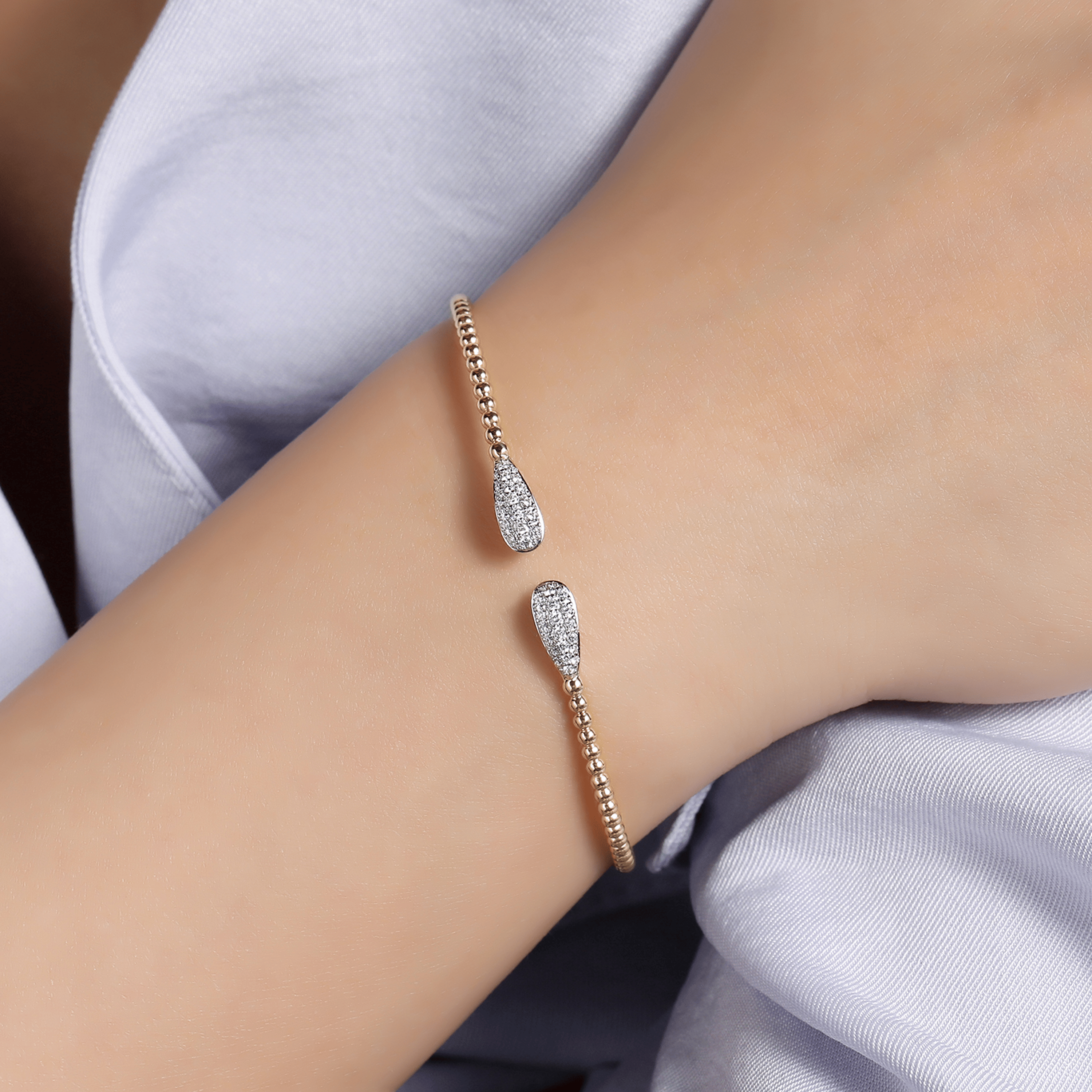 14K Yellow Gold Diamond Teardrops Open Bangle Bracelet-Bujukan